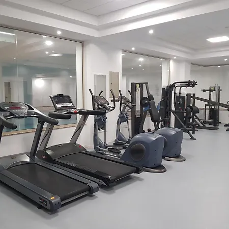 尼斯娜酒店及简易别墅 3* 圣纳帕