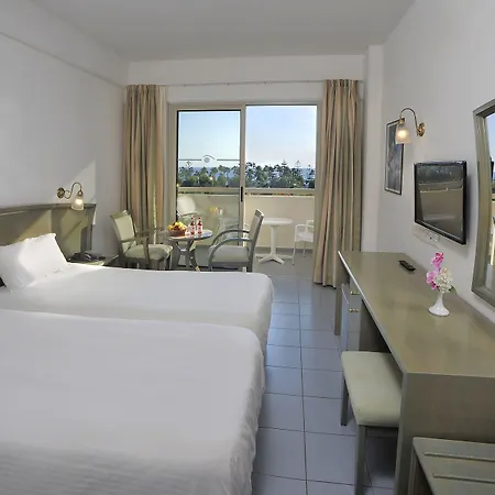 尼斯娜酒店及简易别墅 圣纳帕