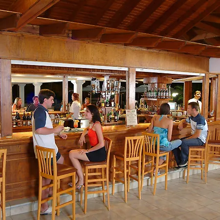 尼斯娜酒店及简易别墅 圣纳帕