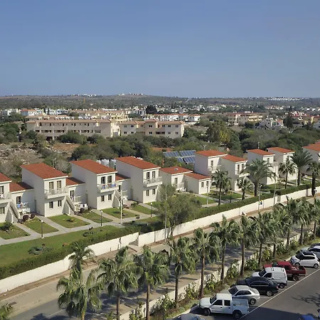 尼斯娜酒店及简易别墅 3* 圣纳帕