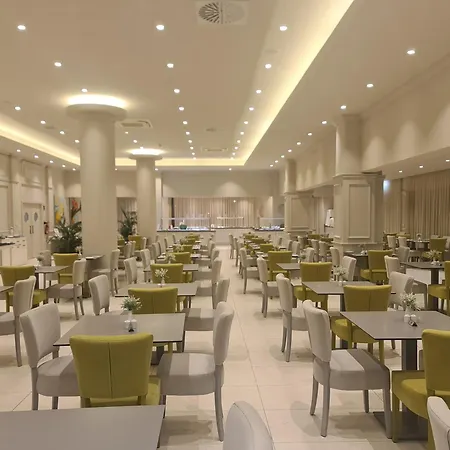 尼斯娜酒店及简易别墅 3* 圣纳帕