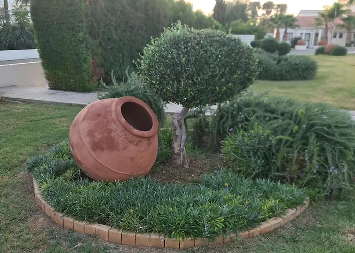 Nissiana & Szálloda Ajía Nápa