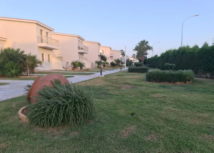 Nissiana & Ajía Nápa