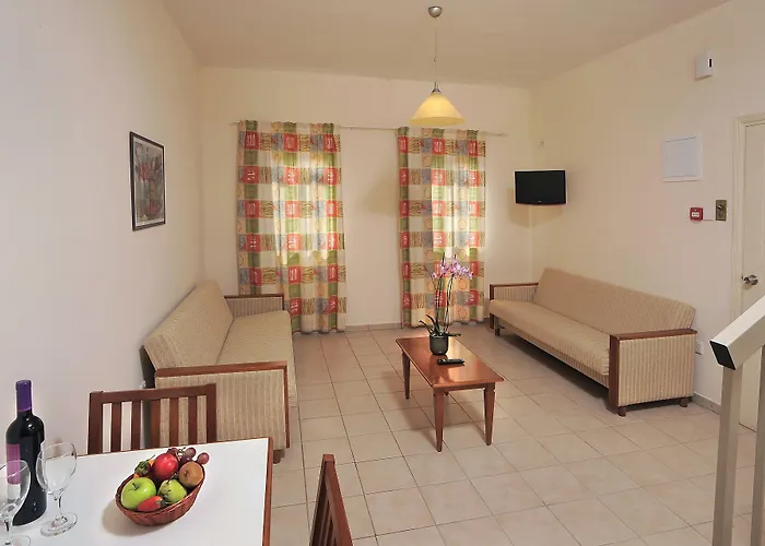 Nissiana & Szálloda Ajía Nápa