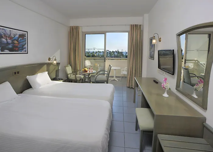 Nissiana & Ajía Nápa