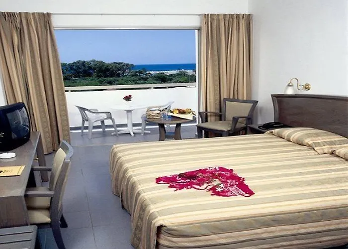 Nissiana & Ajía Nápa